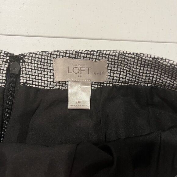 Ann Taylor Loft Skirt Size 0P(26") Check Black/White with Bow Center Pleat Lined - Picture 9 of 9